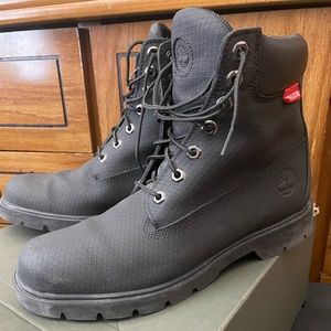 Men’s Timberland Helcor Waterproof Boots Size 8.5 Like New